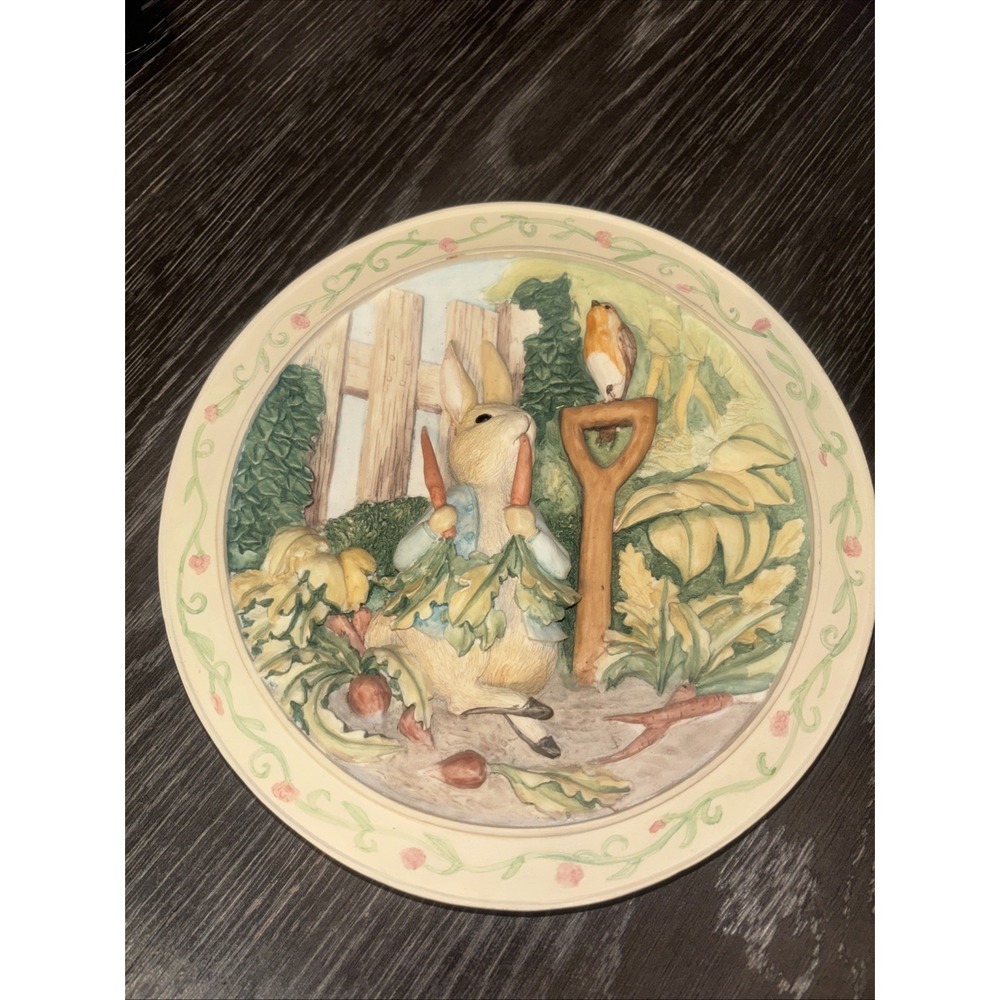 Beatrix‎ Potter Plate TALE OF PETER RABBIT with book, 1993 3D